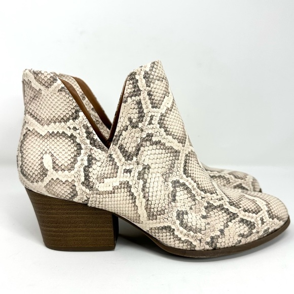 SO° Barb Bone Women's Snake Ankle Boots - Picture 4 of 13